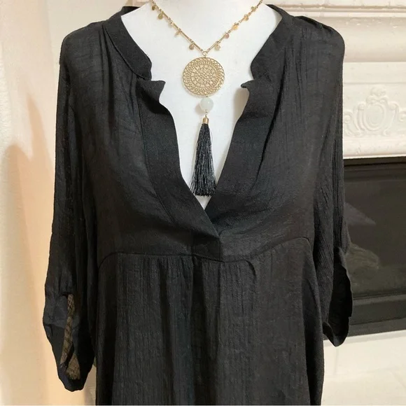 Black and Gold Medallion Tassel Long Necklace - Picture 3 of 6